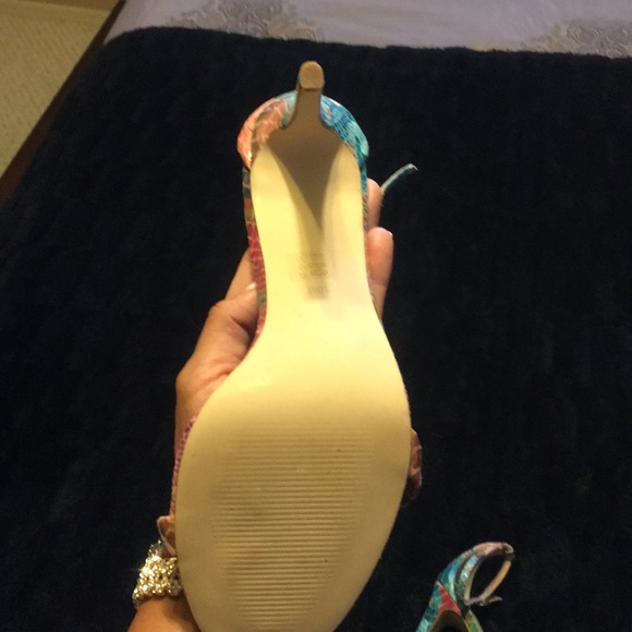 Steve Madden sandals - Picture 3 of 3